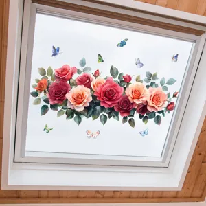 Rote Rosen und Schmetterling Fensterbilder statisch haftend an einem Dachfenster