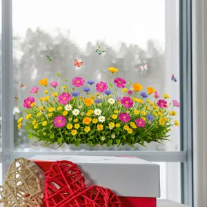 Statisch haftende Fensterbilder mit lebendigen Wildblumen und bunten Schmetterlingen