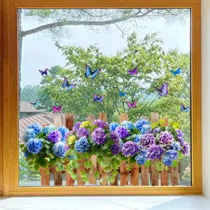 Lebhafte Hortensienblüten und Schmetterlingszaun statische Fensteraufkleber für Glas