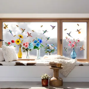 Pegatinas estáticas de ventana con colibríes y jarrones de flores en hogar luminoso