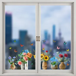 Vista detallada de pegatinas estáticas para ventanas con flores y mariposas.