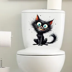 Lustiger schwarzer flauschiger Katzen-Toilettenaufkleber auf weißem Keramikspülkasten