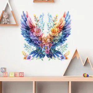 Vivace adesivo murale ali floreali visualizzato in una cameretta su una parete bianca
