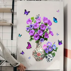 Gedetailleerd overzicht van bloemenvaas en vlinder muurstickers op een koelkast