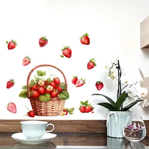 Detail van aardbeienmand muurstickers in een gezellige huiselijke setting met orchidee