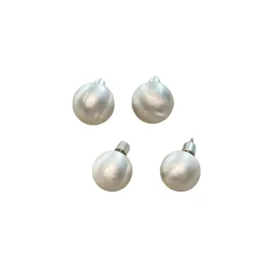 Elegante conjunto de pendientes de bola en metal plateado cepillado para mujeres
