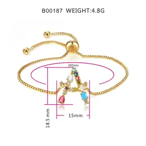 Detailansicht eines goldfarbenen Armbands mit bunten Zirkonia-Steinen und Maßen.