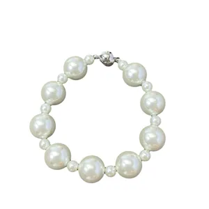 Elegant white pearl choker necklace featuring a magnetic clasp and graduated bead sizes