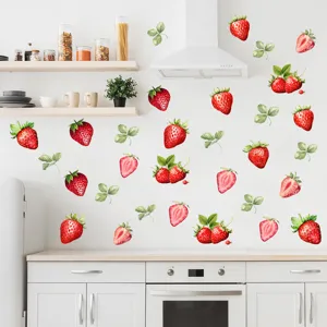 Levendige aardbei muurstickers aangebracht op een moderne keukenmuur decoratie
