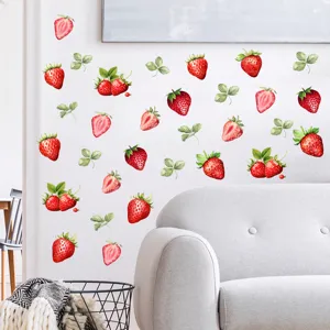 Waterdichte aardbei muurstickers decoratie in een gezellige woonkamer scène