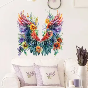 Adesivo murale ali di piume colorate con fiori in un accogliente soggiorno.
