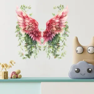 Adesivo murale ali di piume acquerello con viti floreali verdi su parete bianca.