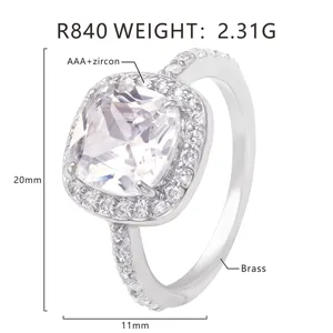 Gedetailleerde weergave van koperen ring met zirkoon, 20 mm hoogte en 11 mm breedte