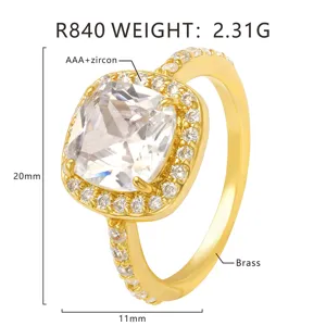 Gedetailleerde productspecificaties van luxe ring met vierkante zirkoon in goud