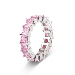 Hip-Hop-Eternity-Ring mit quadratischen rosa Zirkoniasteinen in Silberoptik