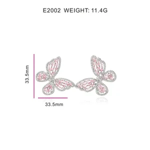 Detailansicht der rosa Schmetterlingsohrringe, Größe 33,5 mm und Gewicht 11,4 g