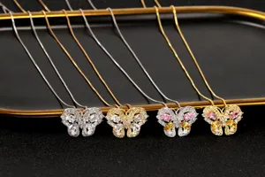 Elegante Schmetterling-Anhänger-Halskette mit bunten Zirkonia in Gold und Silber Finish