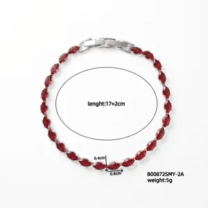 Vista dettagliata che mostra la lunghezza di 17+2 cm del bracciale tennis in zirconi.