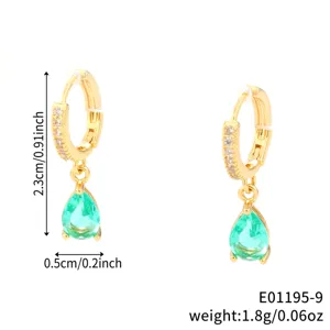 Eleganti orecchini a cerchio placcati oro con ciondoli in zircone a goccia verde smeraldo