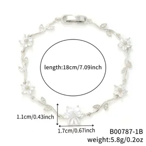 Bracelet élégant à fleurs en argent avec zircons et détails de dimension précis