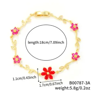 Bracelet élégant en cuivre avec fleurs et zircons roses, avec finition or 18 cm