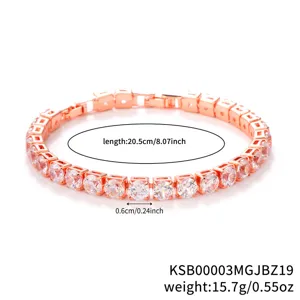 Roségoldfarbenes Tennisarmband mit funkelnden runden Zirkoniasteinen. Elegantes modisches Design.