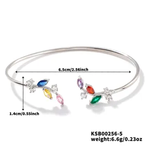 Vista dettagliata del bracciale a ramo di salice argento con pietre colorate e dimensioni