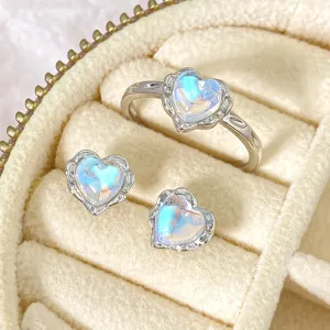 Elegantes herzförmiges Mondstein Schmuckset mit Ring und Ohrsteckern für Damen