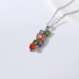 Silberfarbene Halskette mit bunten Zirkonia Tropfen-Anhänger, elegante Damenschmuck.