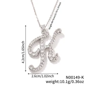 Specifiche dettagliate della collana con ciondolo lettera K in zircone con misure.