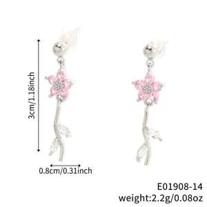 Detaillierte Ansicht der rosa Blumenohrringe mit exakten Maß- und Gewichtsangaben