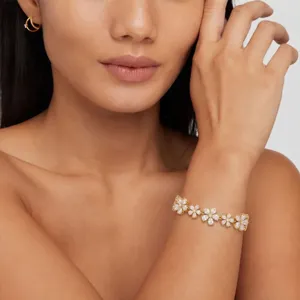 Elegant Copper Flower Bracelet For Women Luxury Rhinestone Inlaid Floral Gold Plated Jewelry Versatile Fashion Wrist Link