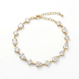 Elegante bracciale placcato oro con cristalli di zirconia cubica alternati a goccia e quadrati