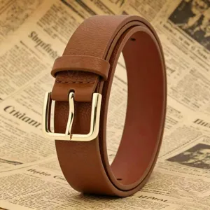 Vue détaillée d'une ceinture en PU marron grainé litchi avec boucle carrée dorée élégante.