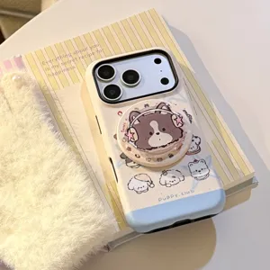 Detailaufnahme einer süßen Cartoon-Welpen-iPhone-Hülle mit passendem Pop-Socket.