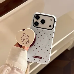 Coque iPhone minimaliste à pois bleus avec chiot et support magnétique en forme de cœur