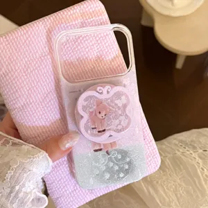 Detail van roze glitter iPhone-hoesje met een schattig hertmotief en een vlinderhouder