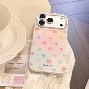 Nahaufnahme einer ästhetischen Glitzer-Handyhülle mit Blumen für iPhone