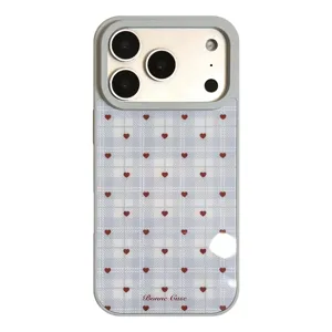Coque de téléphone à motif cœur et carreaux pour iPhone 16 Pro Max en gris clair