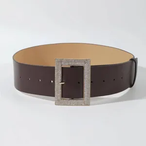Cinturón ancho de cuero para mujer con hebilla rectangular brillante de diamantes de imitación.