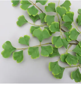 Ramo di foglie di ginkgo artificiali finte foglie di plastica verde per decorazione casa.
