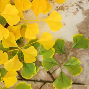 ramo di foglie di ginkgo artificiale autunno giallo verde finta pianta decorazione