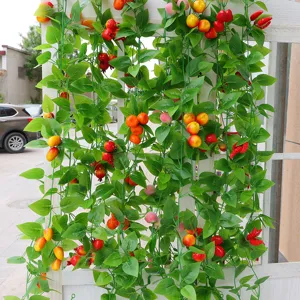 Viti di frutta artificiali realistiche con foglie verdi lussureggianti per decorazione