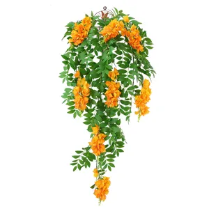 Pianta artificiale sospesa con fiori arancioni vivaci per decorazione murale da interno