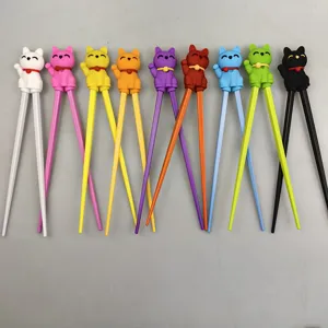 Vista dettagliata bacchette addestramento gatto fortunato silicone colorato set.