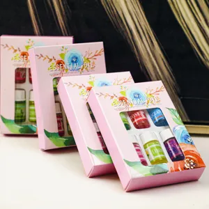 Dettaglio di un set da 6 oli essenziali per aromaterapia da 3ml in confezione regalo fiorita