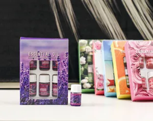 Dettaglio di un set da 6 oli essenziali idrosolubili con confezioni di lavanda e rosa