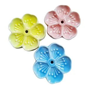 Keramik Blueten Form Weihrauchhalter und StaeBchenablage, farbige Bluemen Kegel Basis.