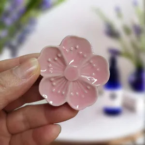 Keramik Kirschblüte Räucherhalter und Essstäbchenablage, süßes rosa Blumen Dekor Zuhause.