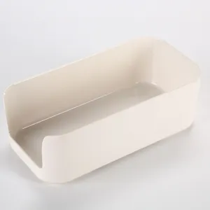 Vue d'angle du plateau de rangement rectangulaire en mélamine crème au fini lisse